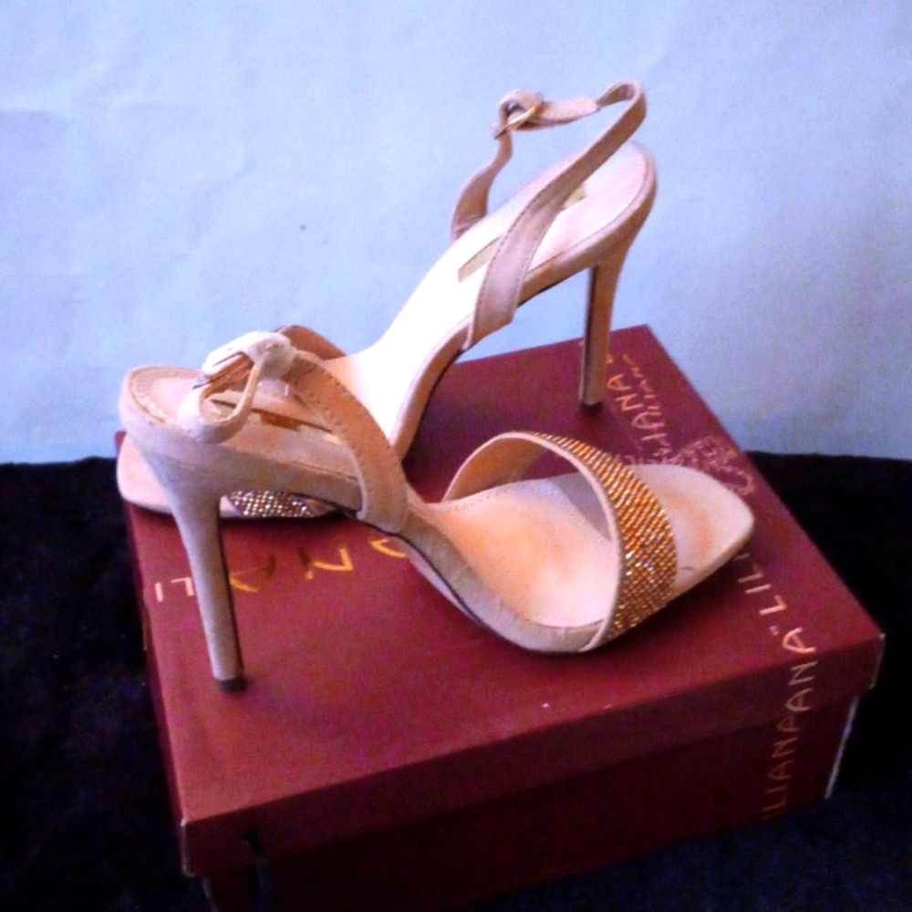 Bin 19. LILIANNA HEELS